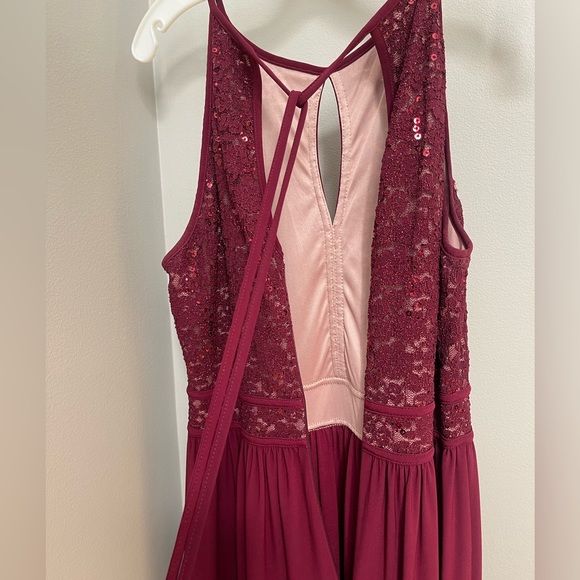 David’s Bridal Lace Keyhole Tie Back Halter Dress - Picture 6 of 8